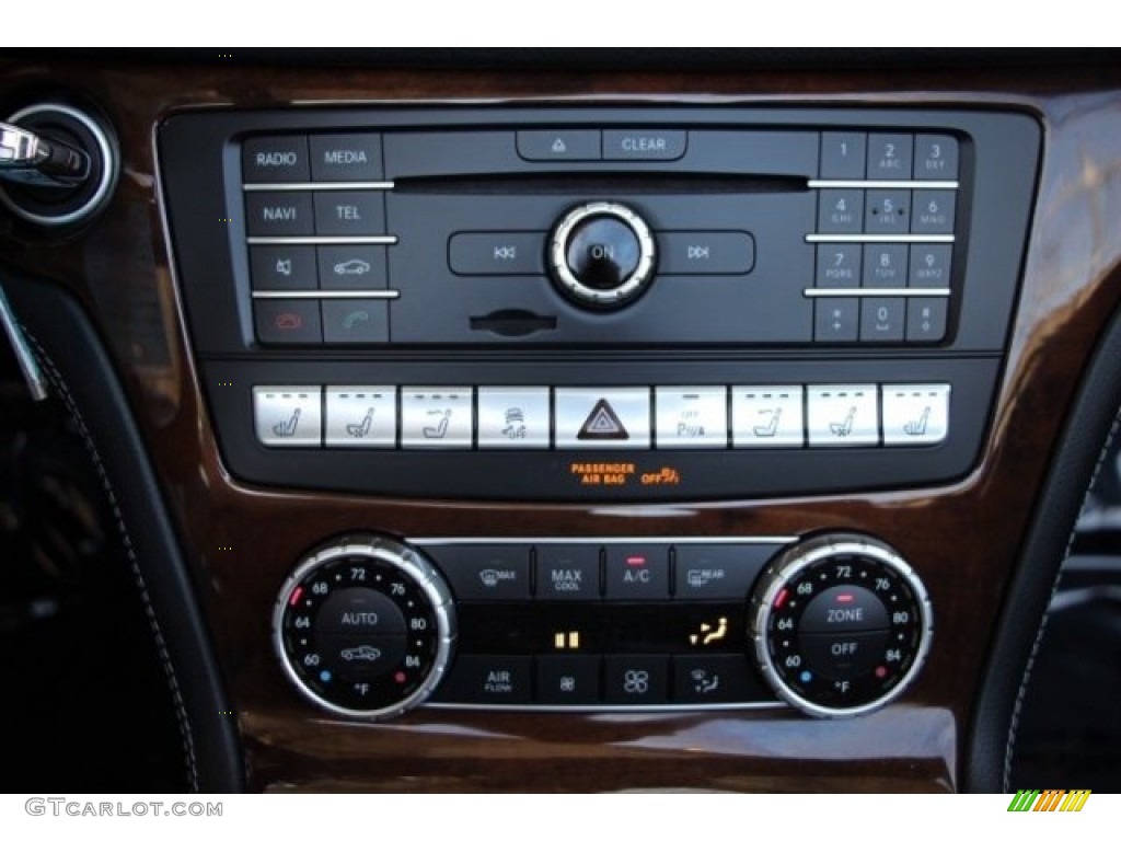 2017 Mercedes-Benz SL 550 Roadster Controls Photos