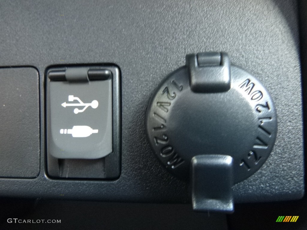 2017 RAV4 XLE - Magnetic Gray Metallic / Black photo #13