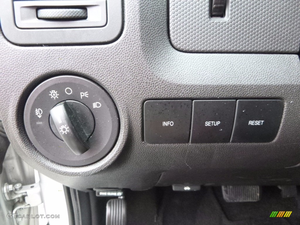 2008 Escape XLT V6 - Silver Metallic / Charcoal photo #17