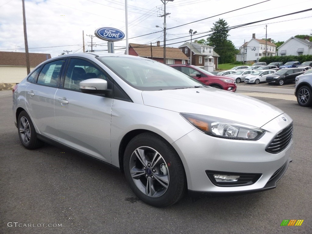 Ingot Silver 2017 Ford Focus SE Sedan Exterior Photo #120759247