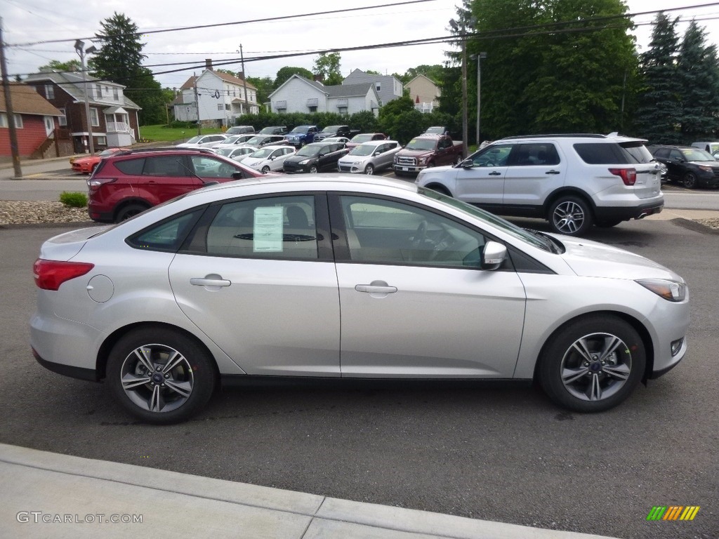 Ingot Silver 2017 Ford Focus SE Sedan Exterior Photo #120759283