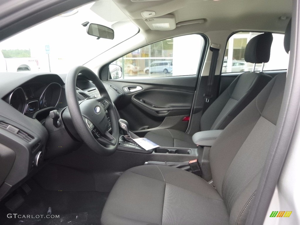 2017 Ford Focus SE Sedan Front Seat Photos