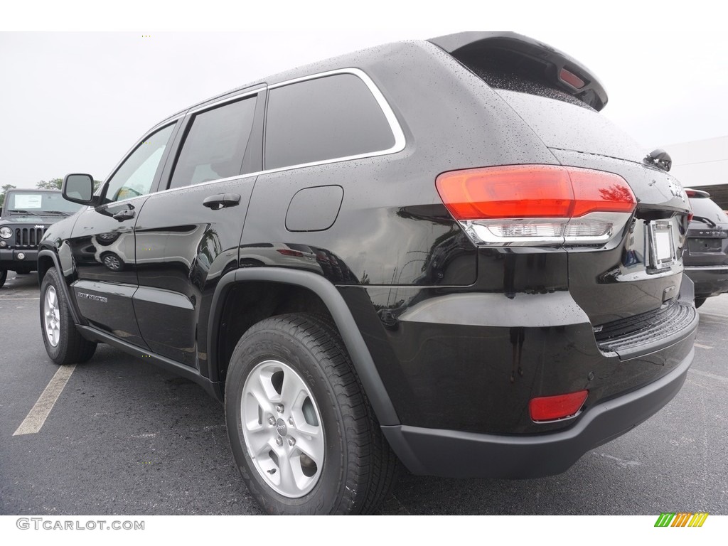 2017 Grand Cherokee Laredo - Diamond Black Crystal Pearl / Black photo #2