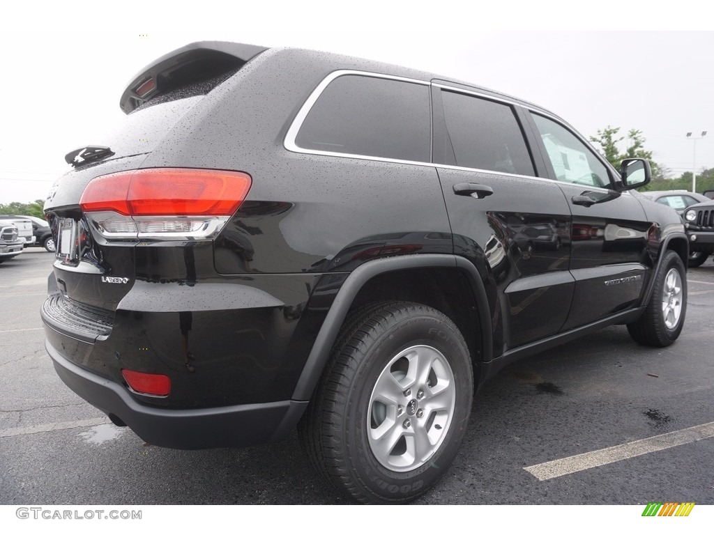 2017 Grand Cherokee Laredo - Diamond Black Crystal Pearl / Black photo #3