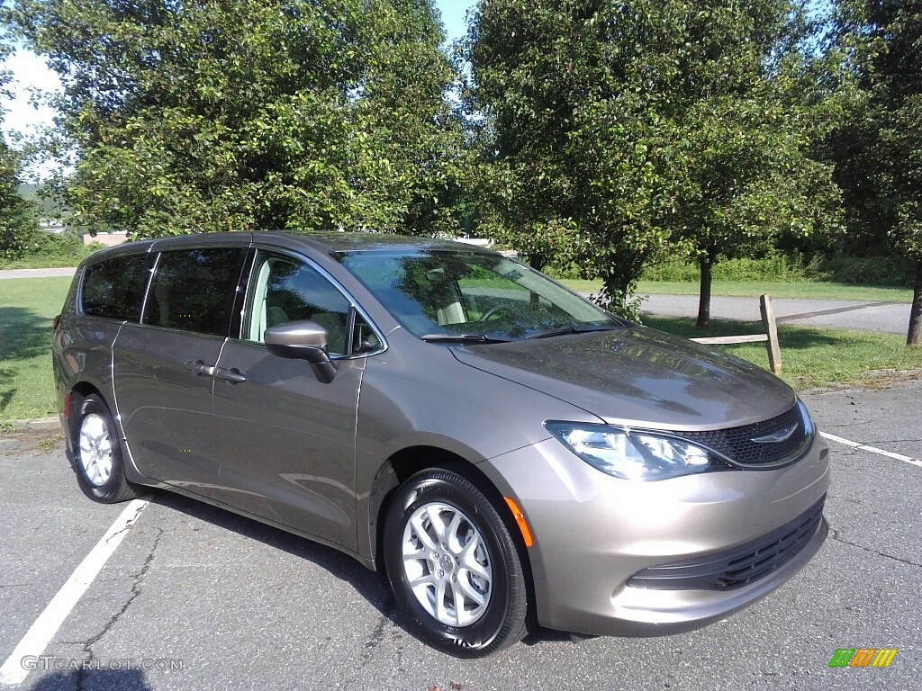 2017 Pacifica Touring - Molten Silver / Black/Alloy photo #4