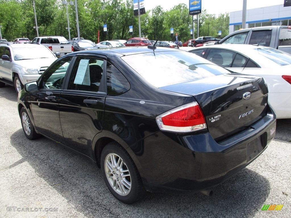 2009 Focus SE Sedan - Ebony Black / Charcoal Black photo #4