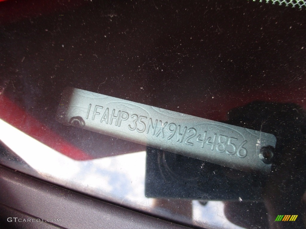 2009 Focus SE Sedan - Ebony Black / Charcoal Black photo #5