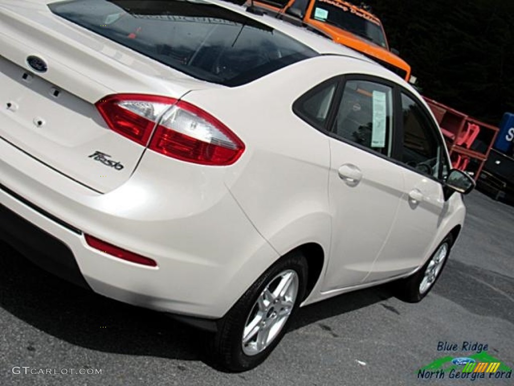 2017 Fiesta SE Sedan - White Platinum / Charcoal Black photo #34
