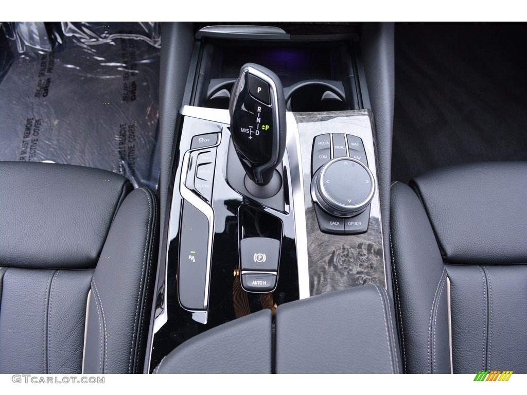 2017 BMW 5 Series 530i xDrive Sedan Transmission Photos