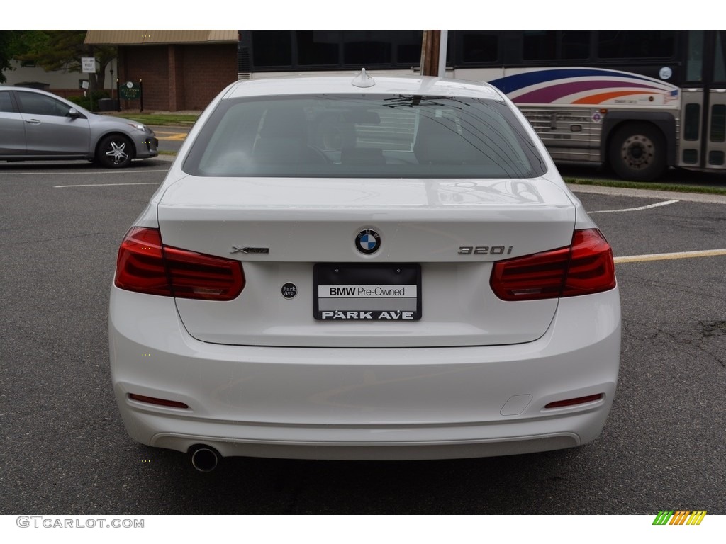 2017 3 Series 320i xDrive Sedan - Alpine White / Black photo #4