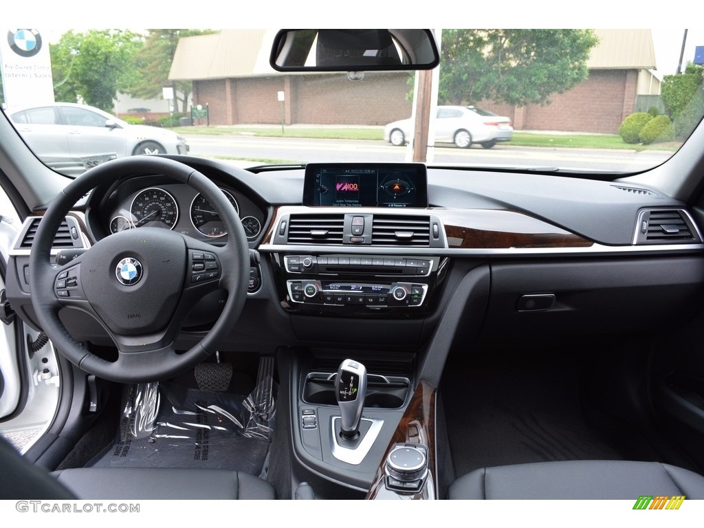 2017 3 Series 320i xDrive Sedan - Alpine White / Black photo #15