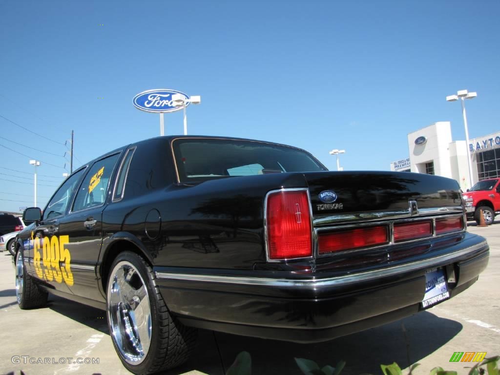 1997 Town Car Executive - Black / Light Graphite photo #5