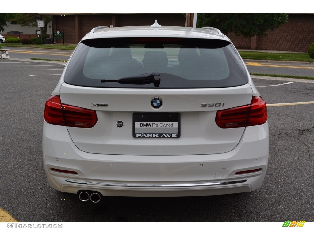 2017 3 Series 330i xDrive Sports Wagon - Alpine White / Black photo #4