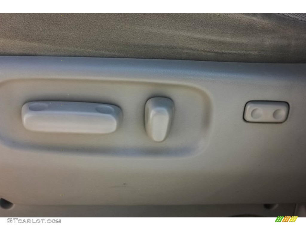 2010 Sienna LE - Super White / Taupe photo #16