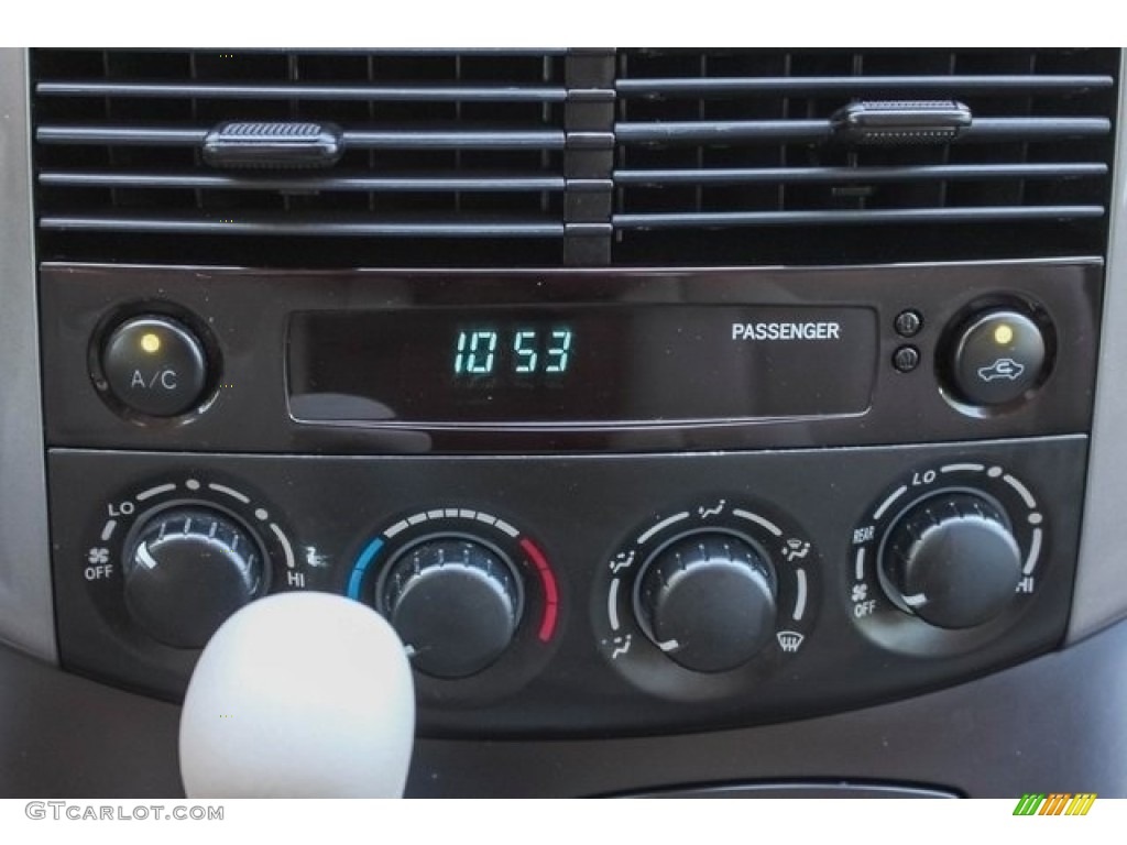 2010 Sienna LE - Super White / Taupe photo #30