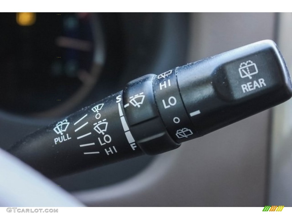 2010 Sienna LE - Super White / Taupe photo #38