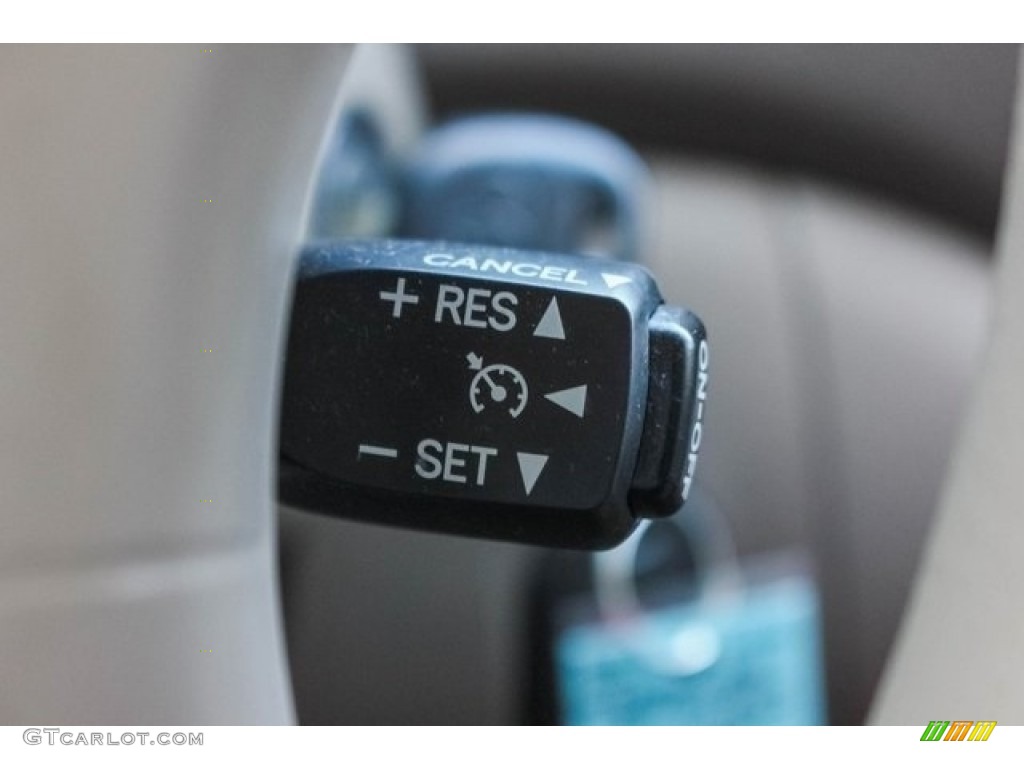 2010 Sienna LE - Super White / Taupe photo #40