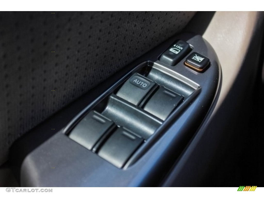 2010 Sienna LE - Super White / Taupe photo #46