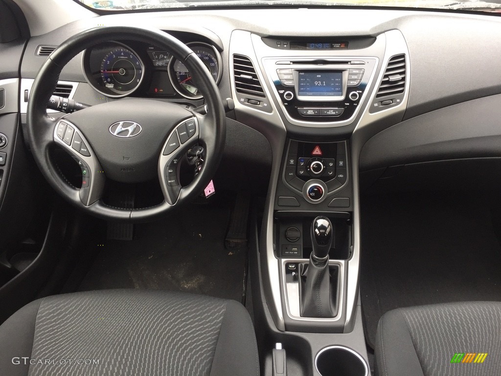 2015 Elantra SE Sedan - Venetian Red / Gray photo #12