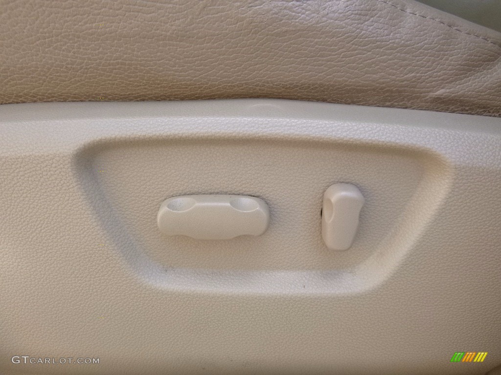 2009 VUE XR V6 - Polar White / Tan photo #12