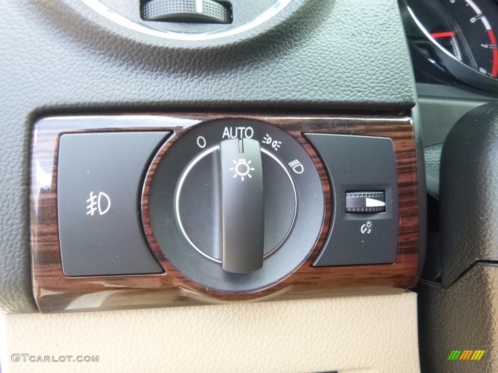2009 VUE XR V6 - Polar White / Tan photo #14