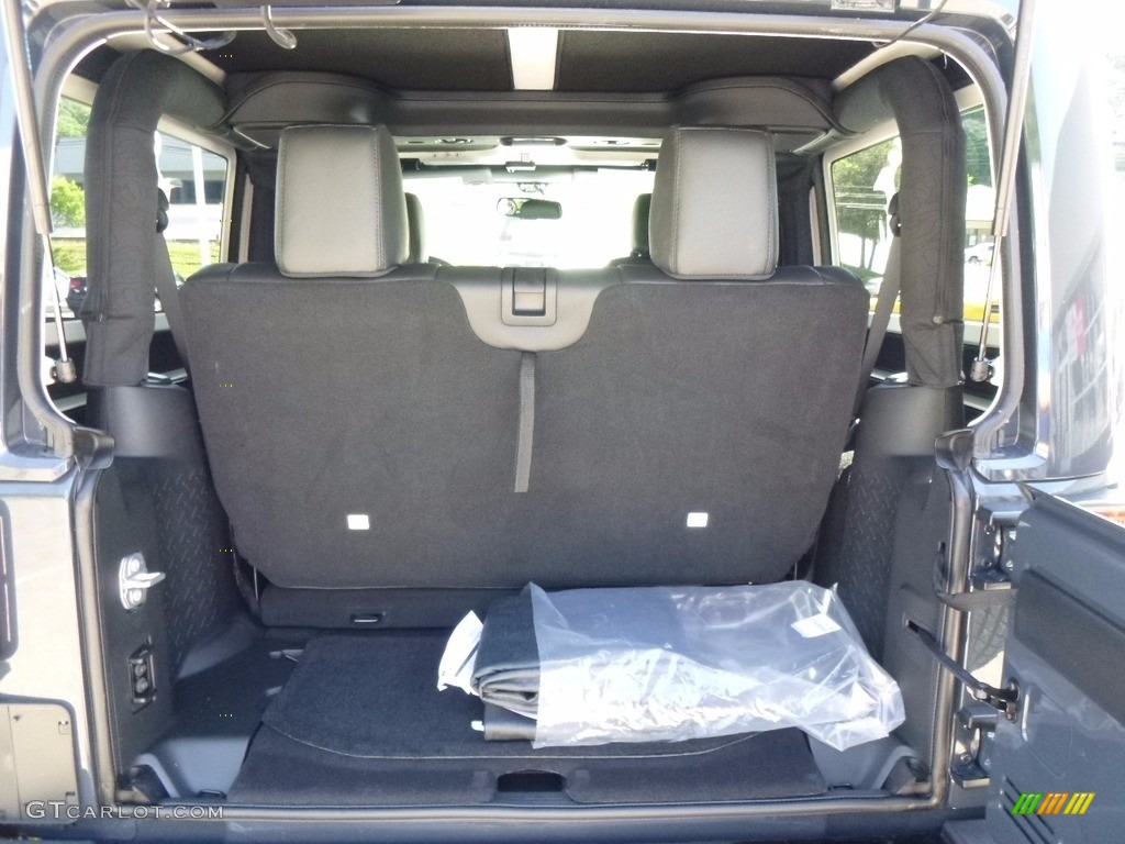 2017 Wrangler Sahara 4x4 - Rhino / Black photo #6