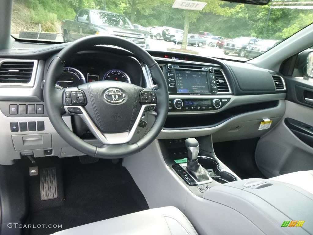 Ash Interior 2017 Toyota Highlander Hybrid XLE AWD Photo #120780816