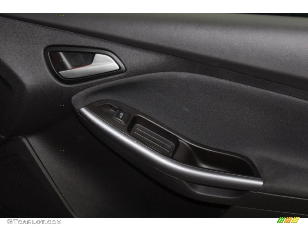 2014 Focus Titanium Hatchback - Sterling Gray / Charcoal Black photo #31