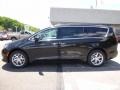 2017 Brilliant Black Crystal Pearl Chrysler Pacifica Touring L  photo #2