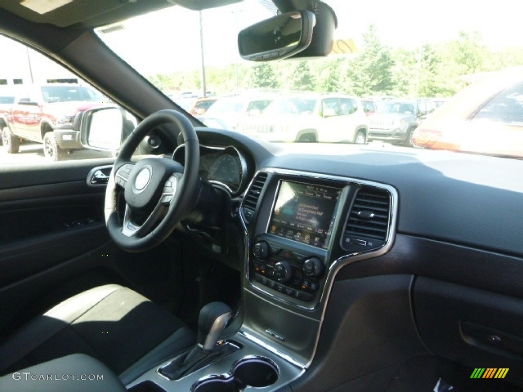 2017 Grand Cherokee Laredo 4x4 - Bright White / Black photo #9