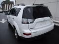Diamond White Pearl - Outlander LS 4WD Photo No. 4