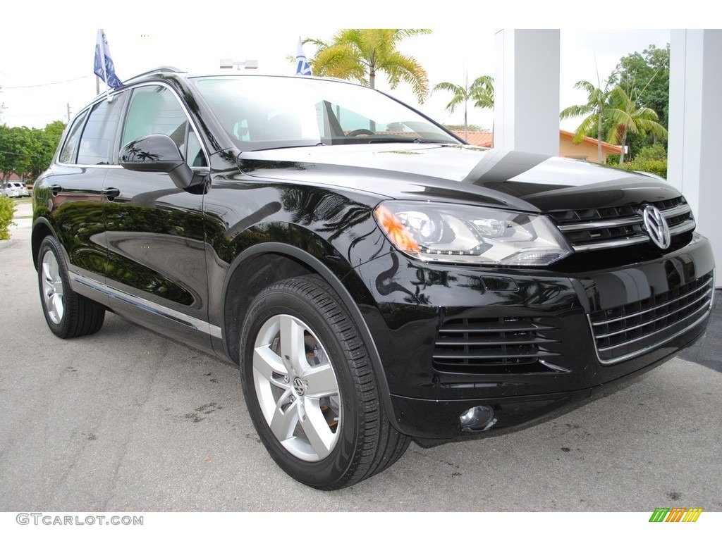 2014 Touareg V6 Lux 4Motion - Black / Saddle Brown photo #2