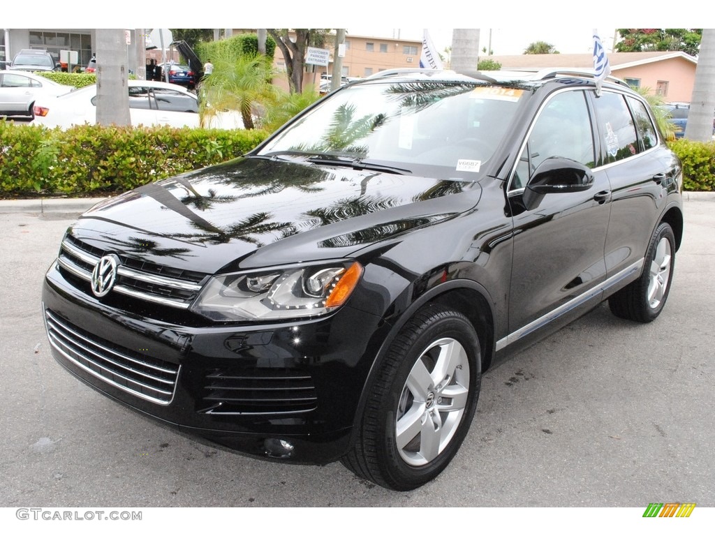 2014 Touareg V6 Lux 4Motion - Black / Saddle Brown photo #4