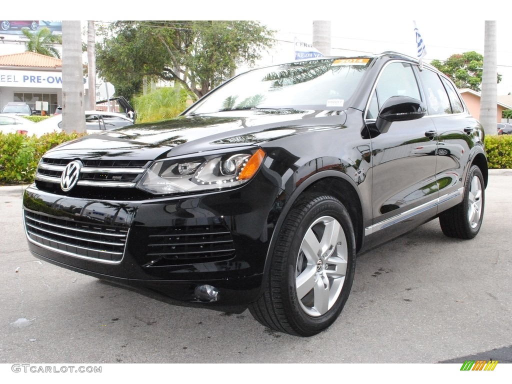 2014 Touareg V6 Lux 4Motion - Black / Saddle Brown photo #5