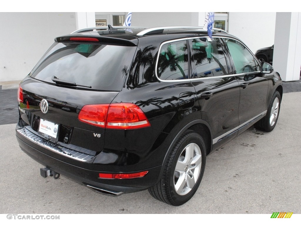 2014 Touareg V6 Lux 4Motion - Black / Saddle Brown photo #9