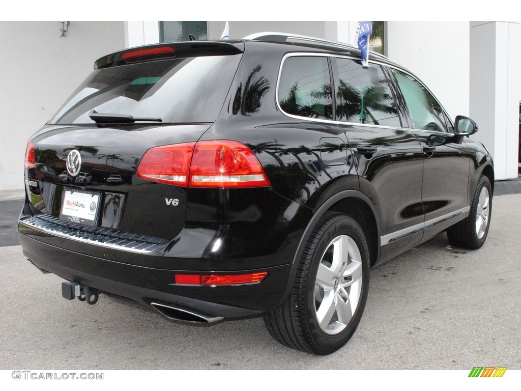 2014 Touareg V6 Lux 4Motion - Black / Saddle Brown photo #10