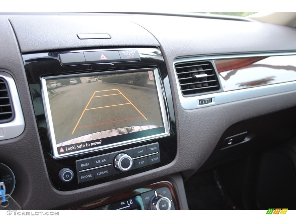 2014 Touareg V6 Lux 4Motion - Black / Saddle Brown photo #18