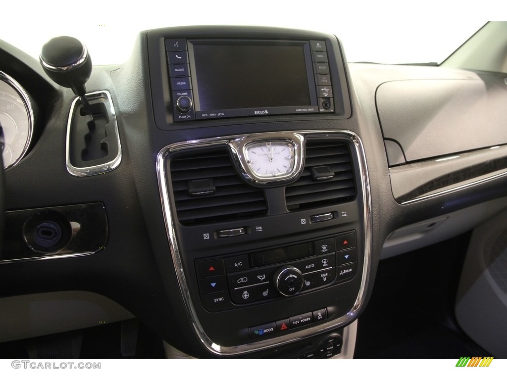 2011 Town & Country Touring - L - Sapphire Crystal Metallic / Black/Light Graystone photo #8