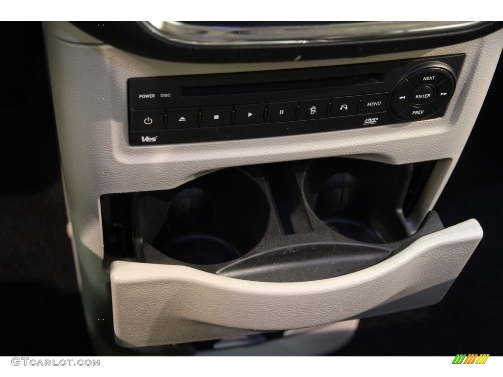 2011 Town & Country Touring - L - Sapphire Crystal Metallic / Black/Light Graystone photo #14