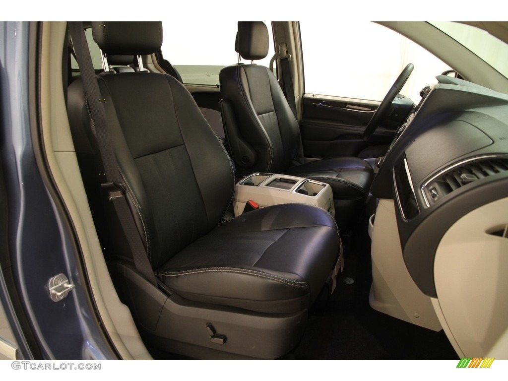 2011 Town & Country Touring - L - Sapphire Crystal Metallic / Black/Light Graystone photo #18
