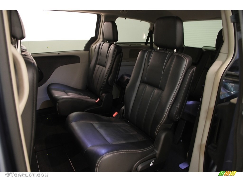 2011 Town & Country Touring - L - Sapphire Crystal Metallic / Black/Light Graystone photo #20