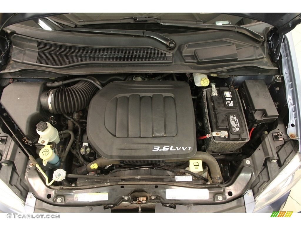 2011 Town & Country Touring - L - Sapphire Crystal Metallic / Black/Light Graystone photo #24