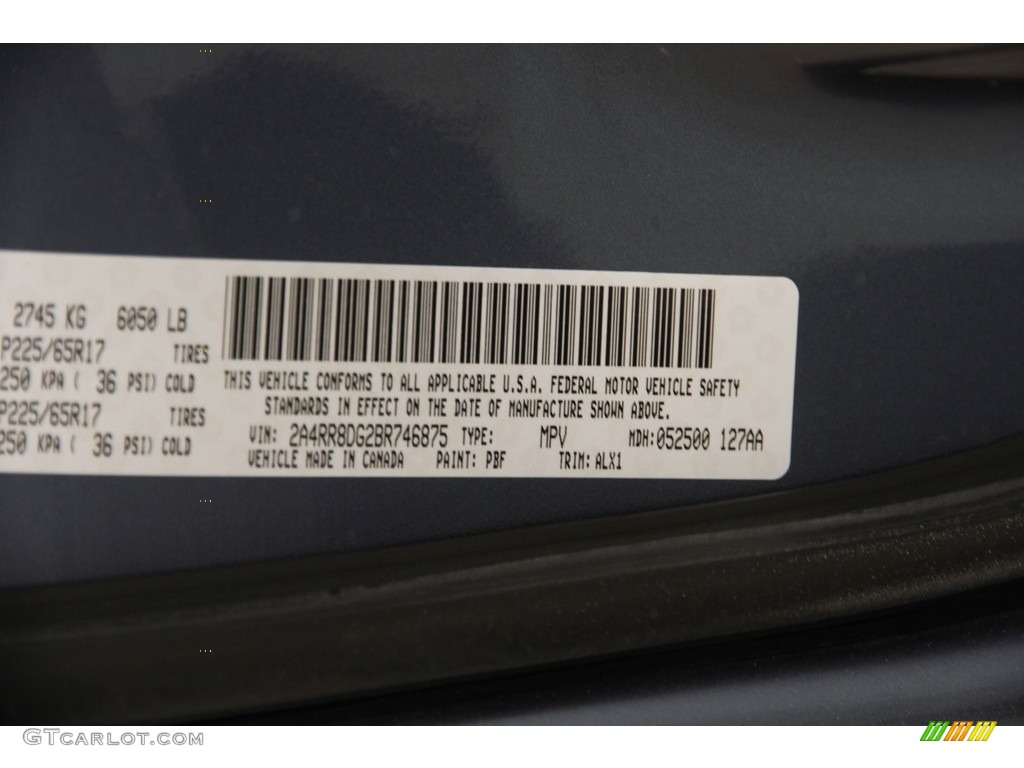 2011 Town & Country Touring - L - Sapphire Crystal Metallic / Black/Light Graystone photo #25