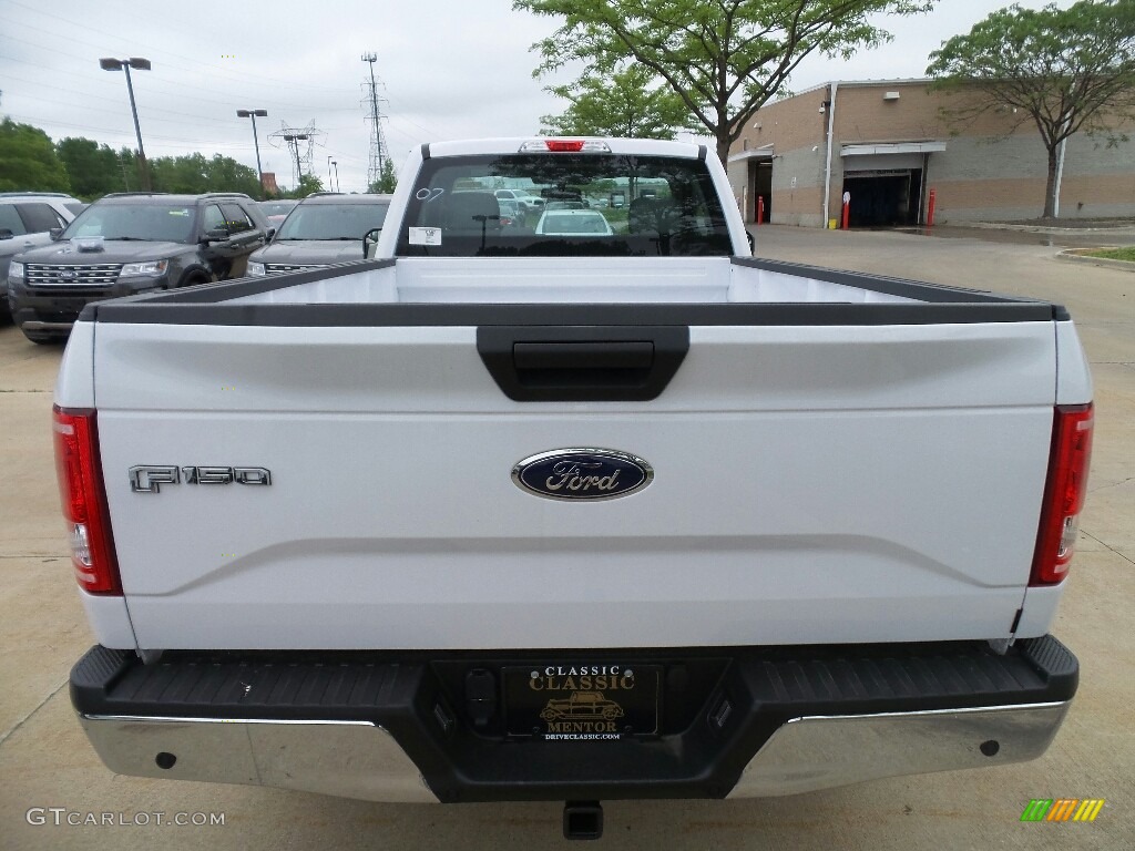 2017 F150 XL Regular Cab 4x4 - Oxford White / Earth Gray photo #4