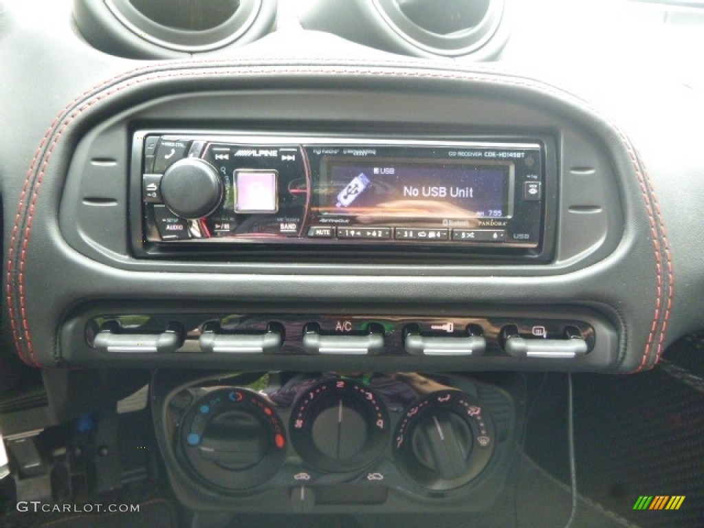 2017 Alfa Romeo 4C Coupe Controls Photo #120867481