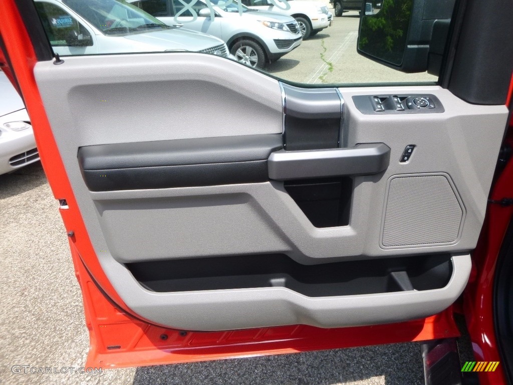 2017 F150 XLT SuperCrew 4x4 - Race Red / Earth Gray photo #13