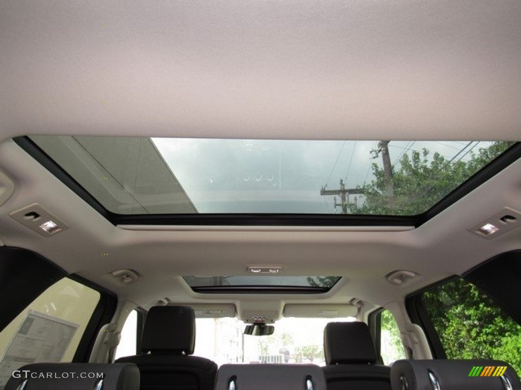 2017 Land Rover Discovery First Edition Sunroof Photos