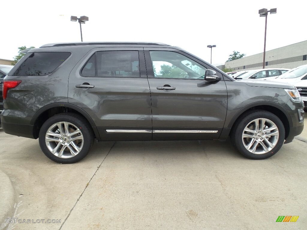 2017 Explorer XLT 4WD - Magnetic / Ebony Black photo #3