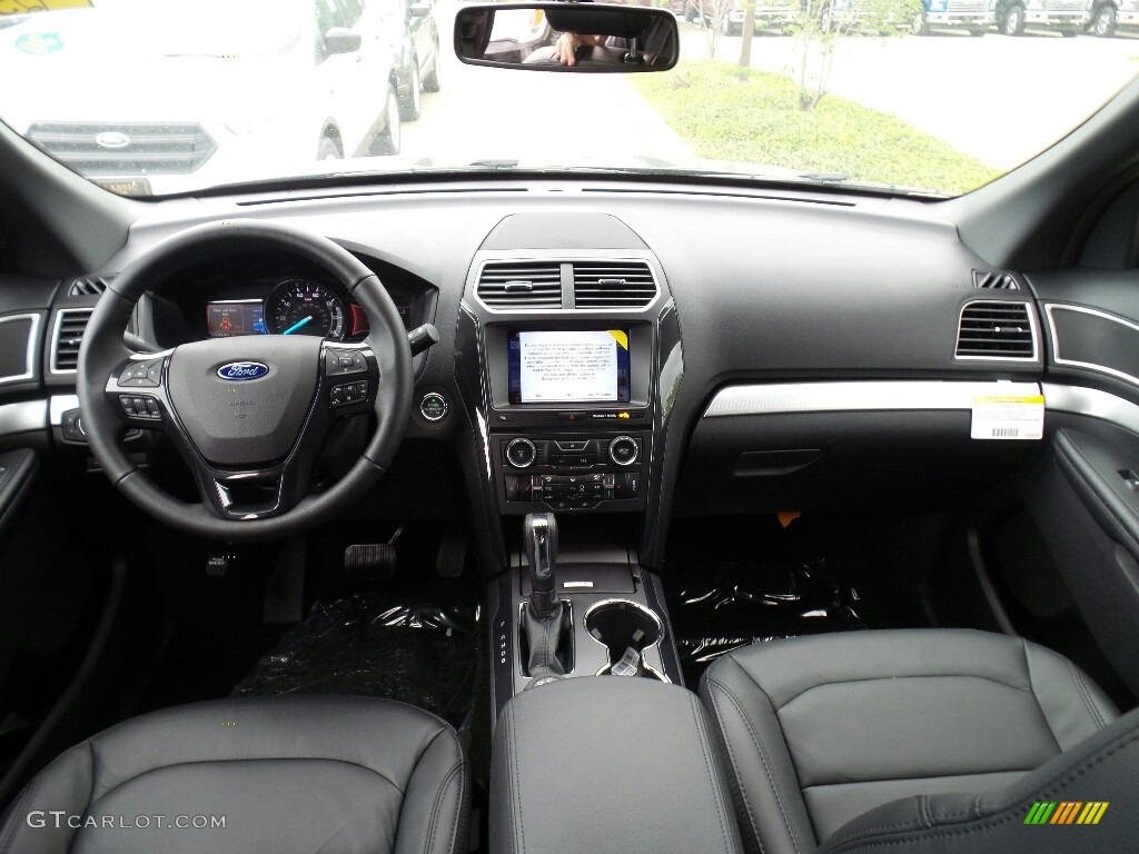 2017 Explorer XLT 4WD - Magnetic / Ebony Black photo #8