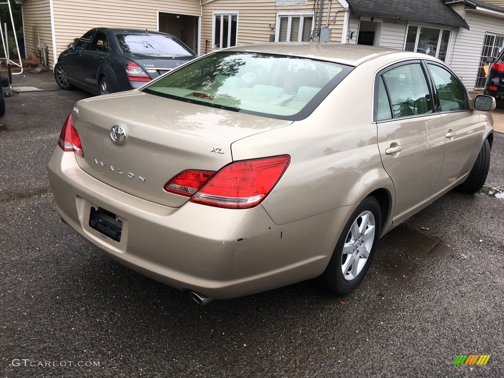 2006 Avalon XL - Desert Sand Mica / Ivory photo #3